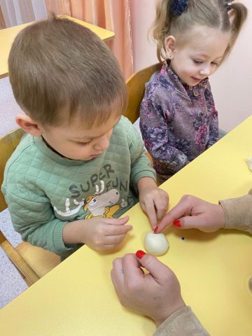 Изготовление пальчикового театра из солёного теста (младшая группа)