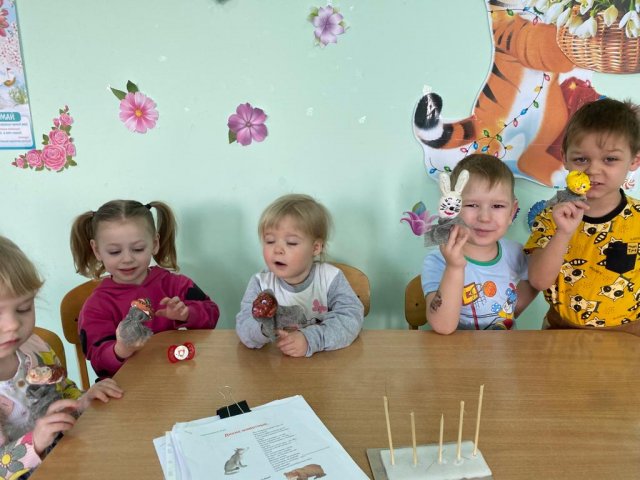 Изготовление пальчикового театра из солёного теста (младшая группа)